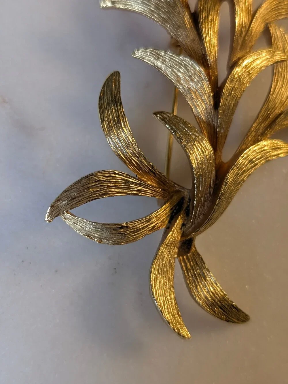 Vintage Gold Leaf Motif Brooch